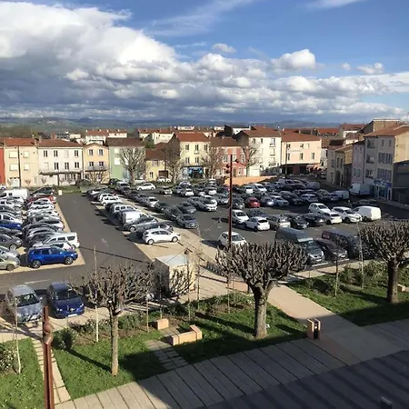 Апартаменты Cosy Calme Centre Belle Vue Sur Le Massif Du Sancy Et Le Livradois-forez Wifi Иссуар