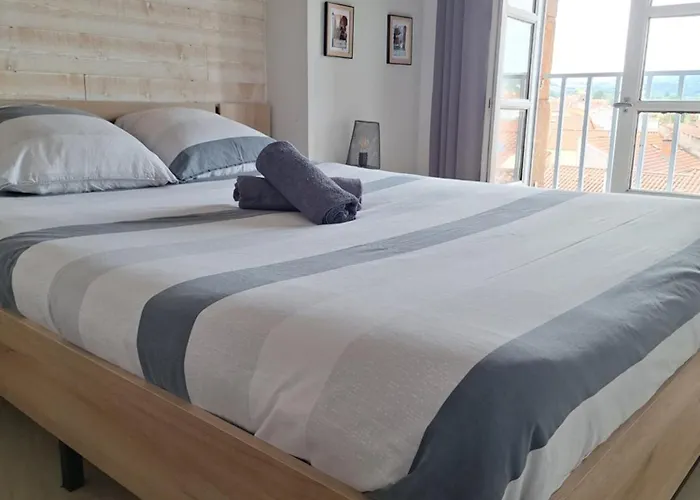 Appartement Cosy Idealement Place Centre Issoire-Superbe Vue Sancy Et Livradois-Forez-Wifi Апартаменты